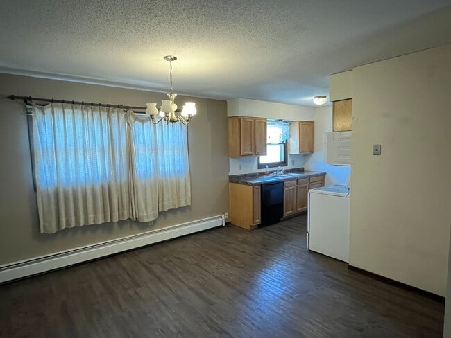 Building Photo - 1509-1511 East Nye Street (Bravo Team)