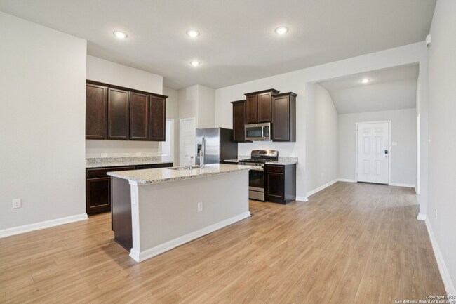 Building Photo - 7019 Vista Lp