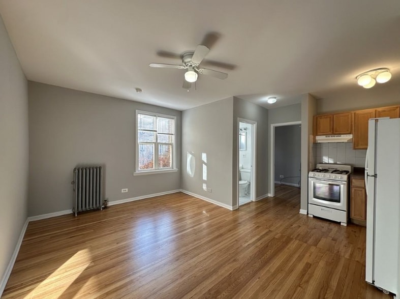 Building Photo - 914 W Dakin St