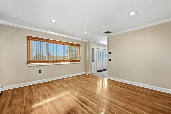 Building Photo - 12 Parkway Dr