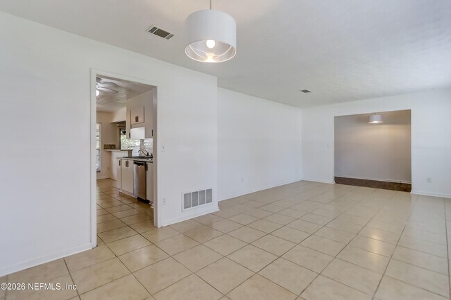Building Photo - 166 Vanderford Rd W