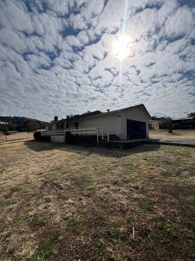 Building Photo - Oroville 4 bed 2 bath 3300sqft country hom...