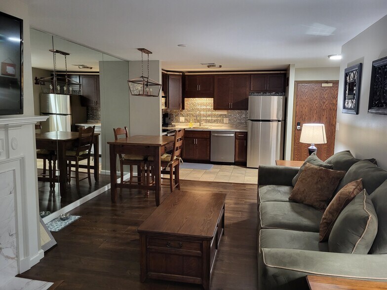 Building Photo - 950 E Rue de la Banque St