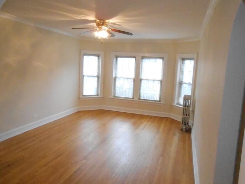 Building Photo - 914 Crain St