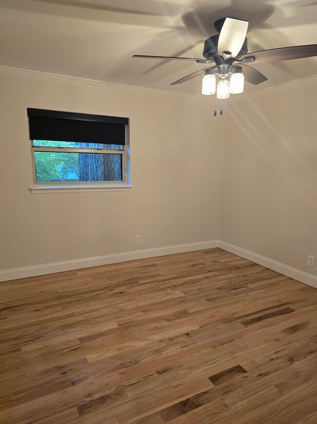 Building Photo - 8107 San Leandro Dr