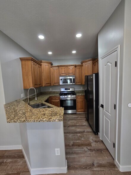 Building Photo - 287 E Rockingham Ct