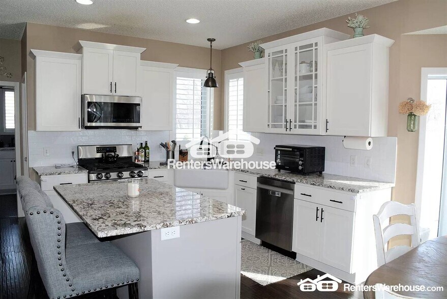 Building Photo - 8868 Whispering Oaks Trail