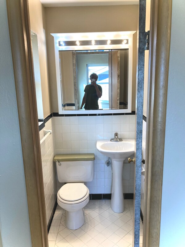 Building Photo - 612 W Matthews St