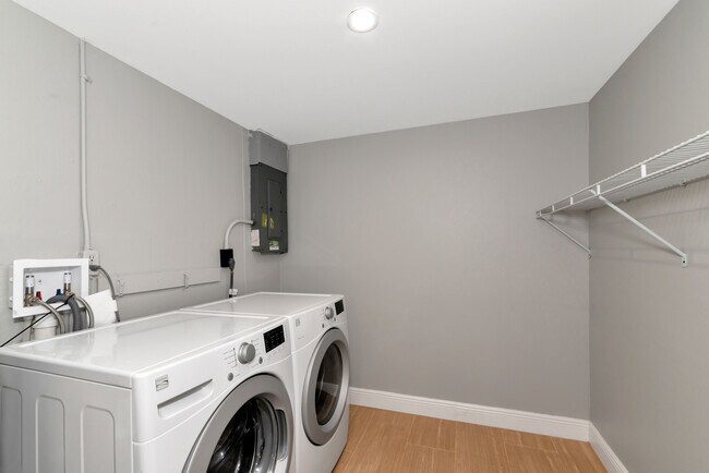 Building Photo - 5823 22nd St W