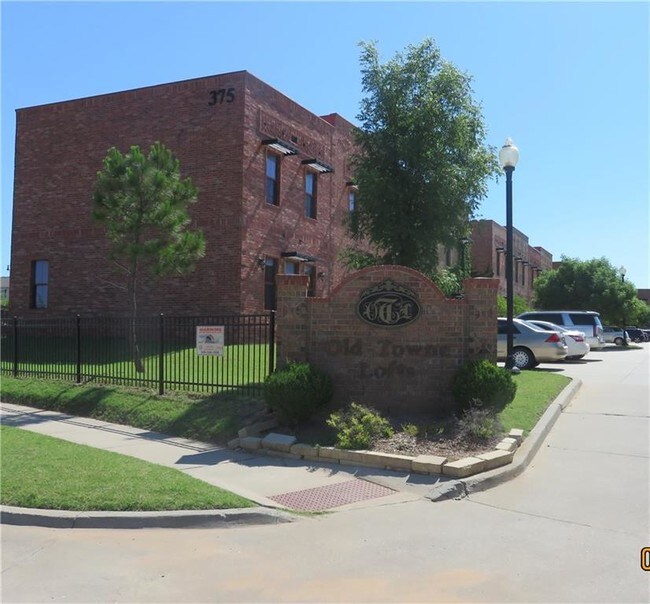 Building Photo - 375 Triad Village Dr