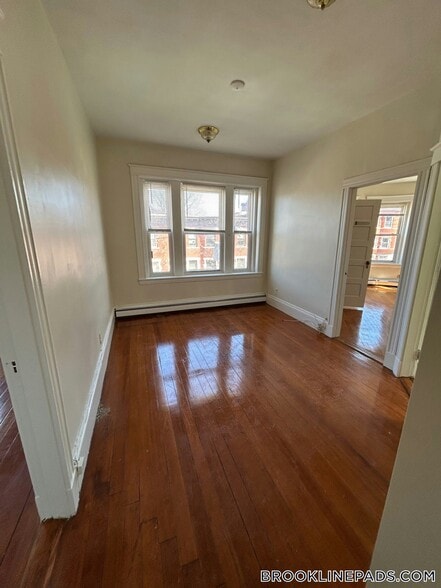 Building Photo - 208 Winthrop Rd