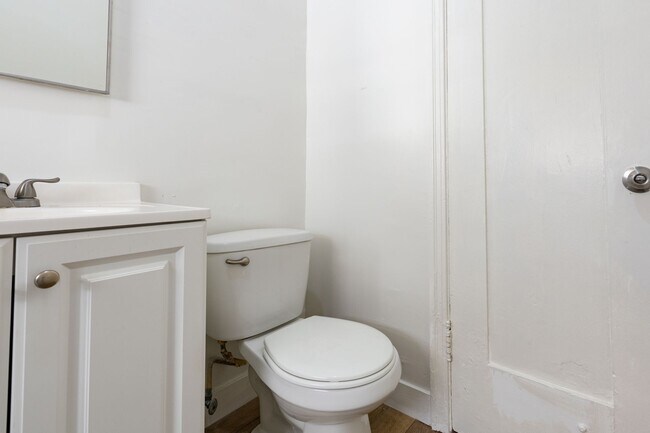 Building Photo - Modern Living in Koreatown: Stylish Studio Apartment