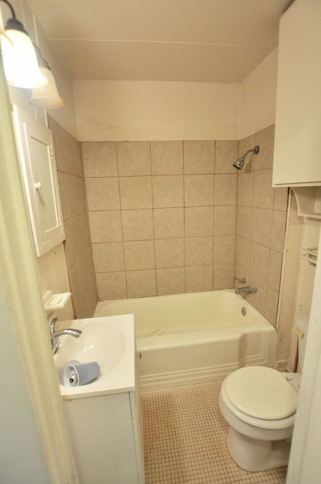 Building Photo - FOR LEASE - 1 BR - 1 BA Frame Home on Larg...