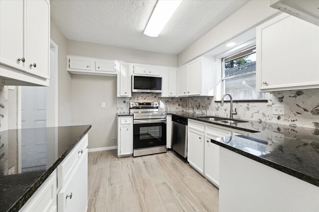 Building Photo - 22811 Cranberry Trail