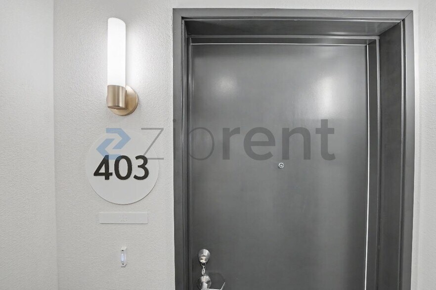 Building Photo - Unit 403