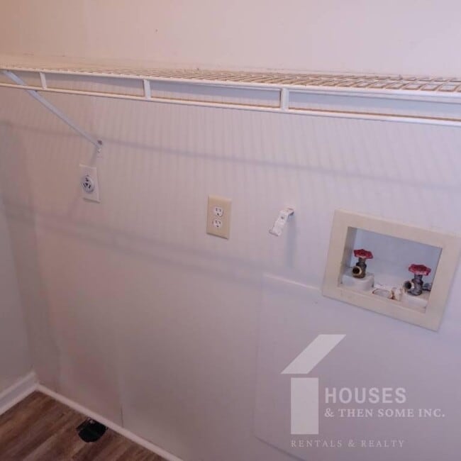 Building Photo - 1321 New Cut Rd