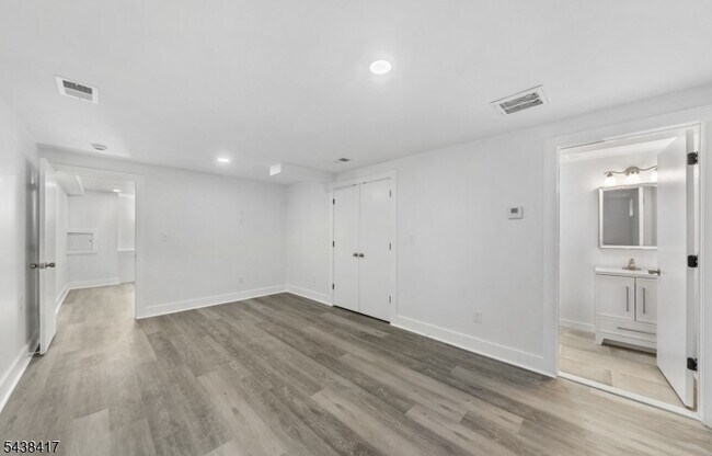 Building Photo - 1119 Hampton Pl