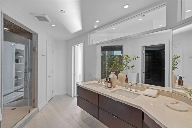 Building Photo - 1 W Exchange St