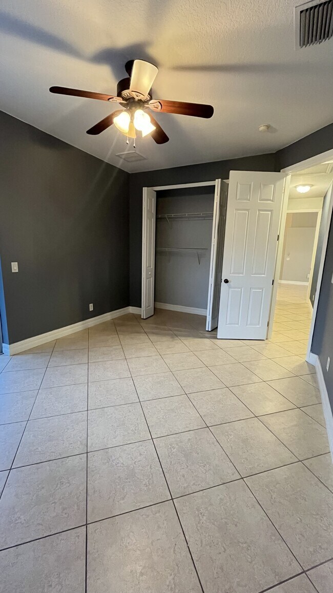 Building Photo - 2506 SW 15th Pl