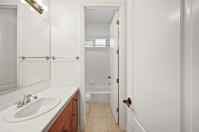 Building Photo - 124 Tesori Dr