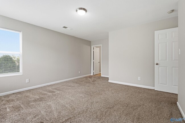 Building Photo - 3262 Lakeland Dr SW