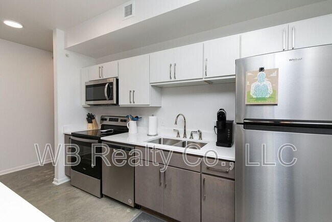 Building Photo - 315 5th St
