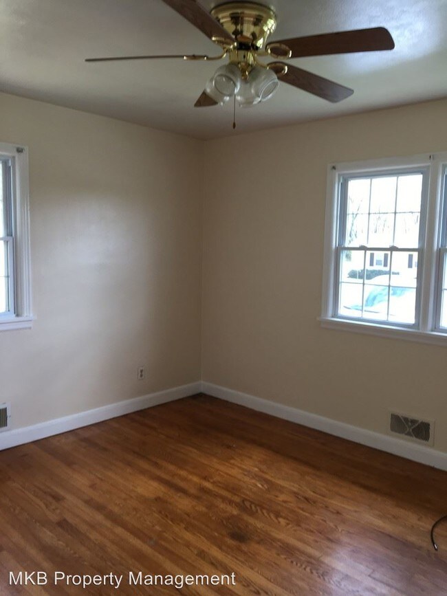 Building Photo - 3 br, 1 bath House - 1211 Stoutamire Drive