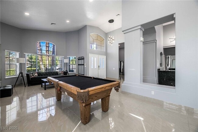 Building Photo - 1400 Castle Crest Dr