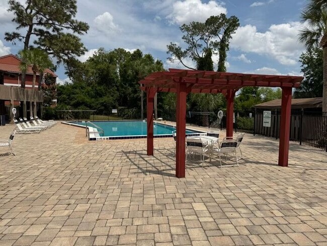 Building Photo - Charming 3 bed 3 bath townhome in the Orlando