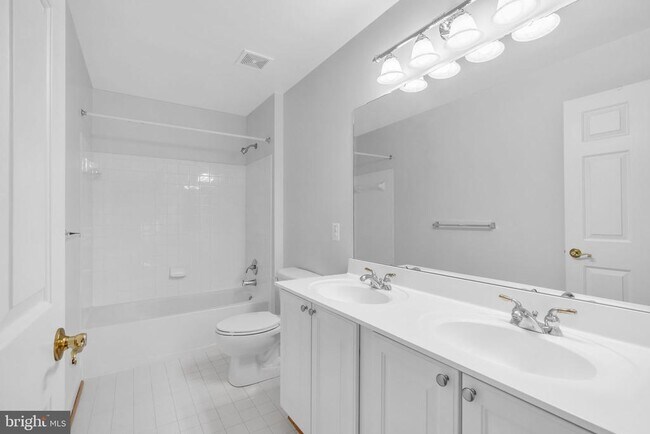 Building Photo - 4415 Medallion Dr