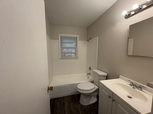 Building Photo - 145 Pierce Ave