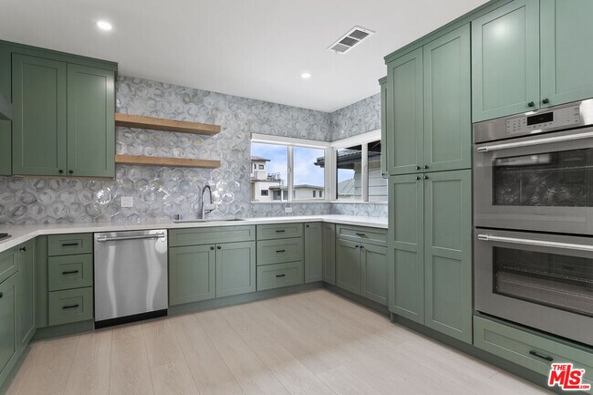 Building Photo - 4444 Don Felipe Dr