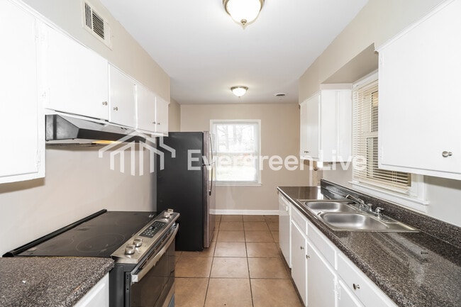 Building Photo - 5247 Loch Lomond Rd