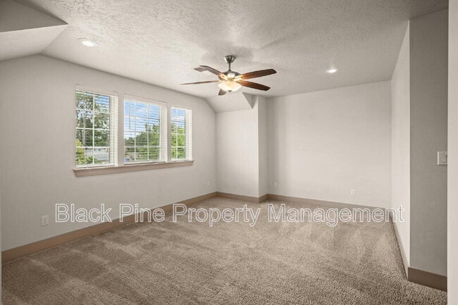 Building Photo - 909 N 31st St