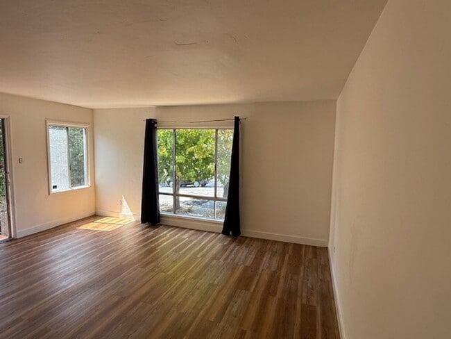 Building Photo - 2516 San Mateo St