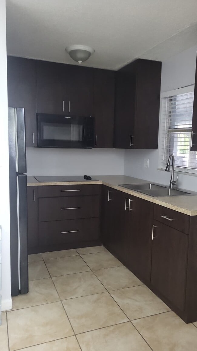 Building Photo - 1508 S Lee Ave