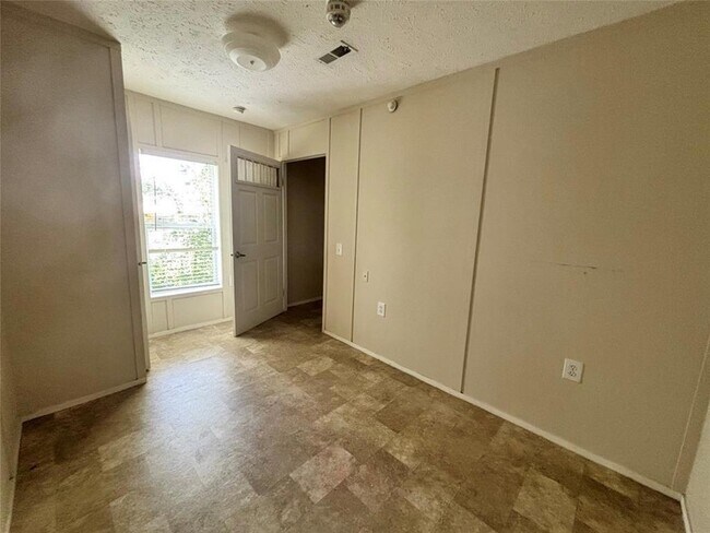 Building Photo - 3616 12 W Nugent Ave