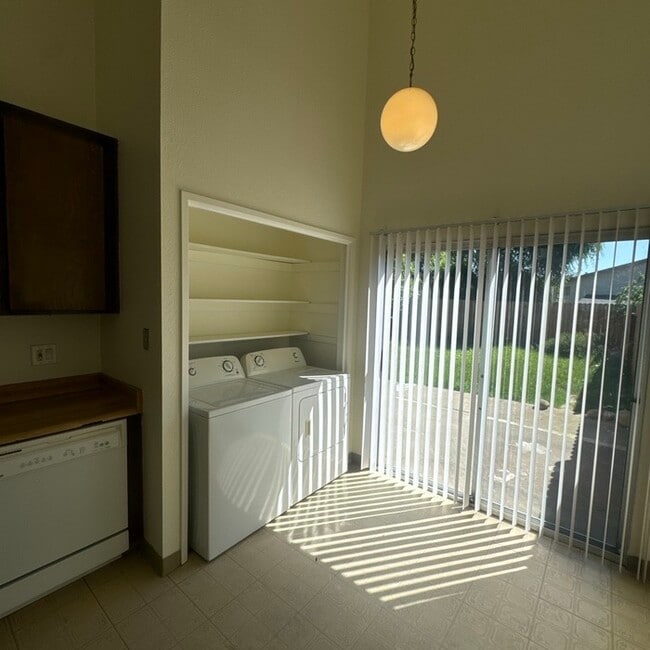 Building Photo - 9362 Mira Del Rio Dr