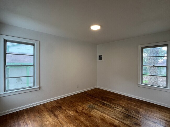 Building Photo - 3 Bedroom 1 Bath House