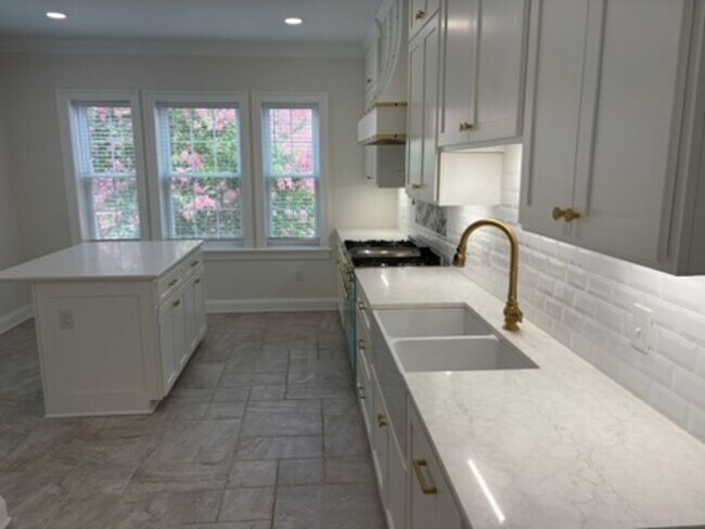 Building Photo - Beautiful North Downtown Residence with Modern Updates and Prime Location