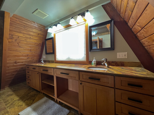 Building Photo - 22359 Mirror Lake Dr