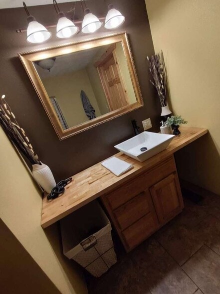 Building Photo - 412 N Edwards St