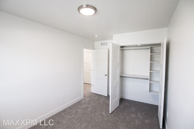 Building Photo - 5 br, 3.5 bath House - 151 W Harvest Villa...