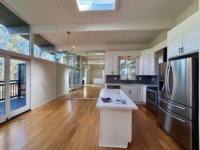 Building Photo - 6207 Westover Dr