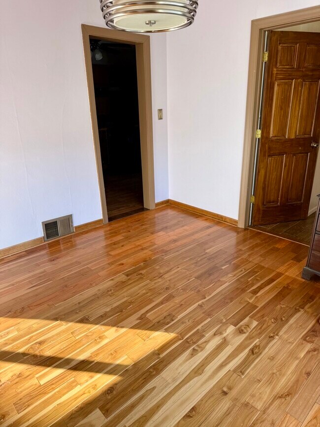 Building Photo - 3251 N Osage Ave