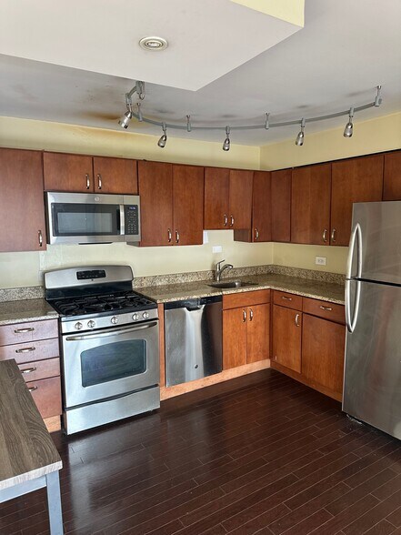 Building Photo - 2800 N Lake Shore Dr