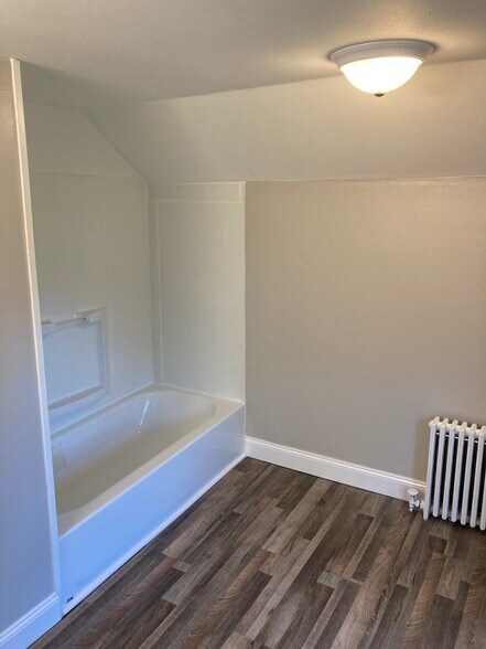 Building Photo - 116 Chestnut St