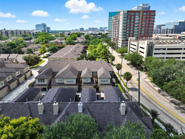 Building Photo - 1044 Memorial Village Dr