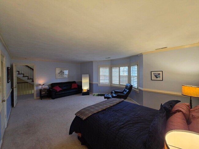 Building Photo - Ghent Square