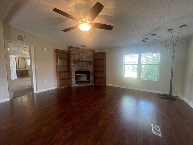 Building Photo - 1550 Alpine Trail